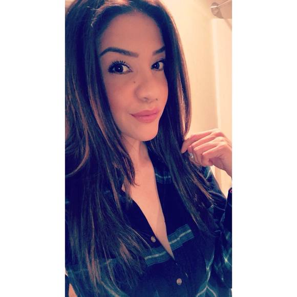 Meet your Posher, Nayeli - Picture 1 of 1